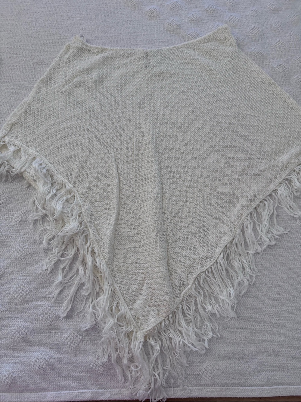 MI & Rena Cream color knitted fringe poncho -SZ O/S
PT1